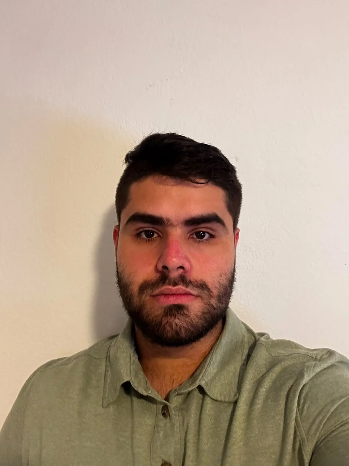Portrait of Andrés from Zoom Realty Services